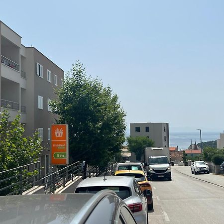 Apartment Lucija - Cozy Flat In The City Center With A Sea View & Parking Makarska Extérieur photo