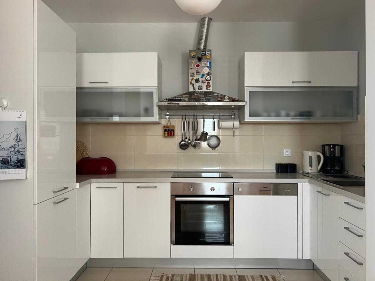 Apartment Lucija - Cozy Flat In The City Center With A Sea View & Parking Makarska Extérieur photo