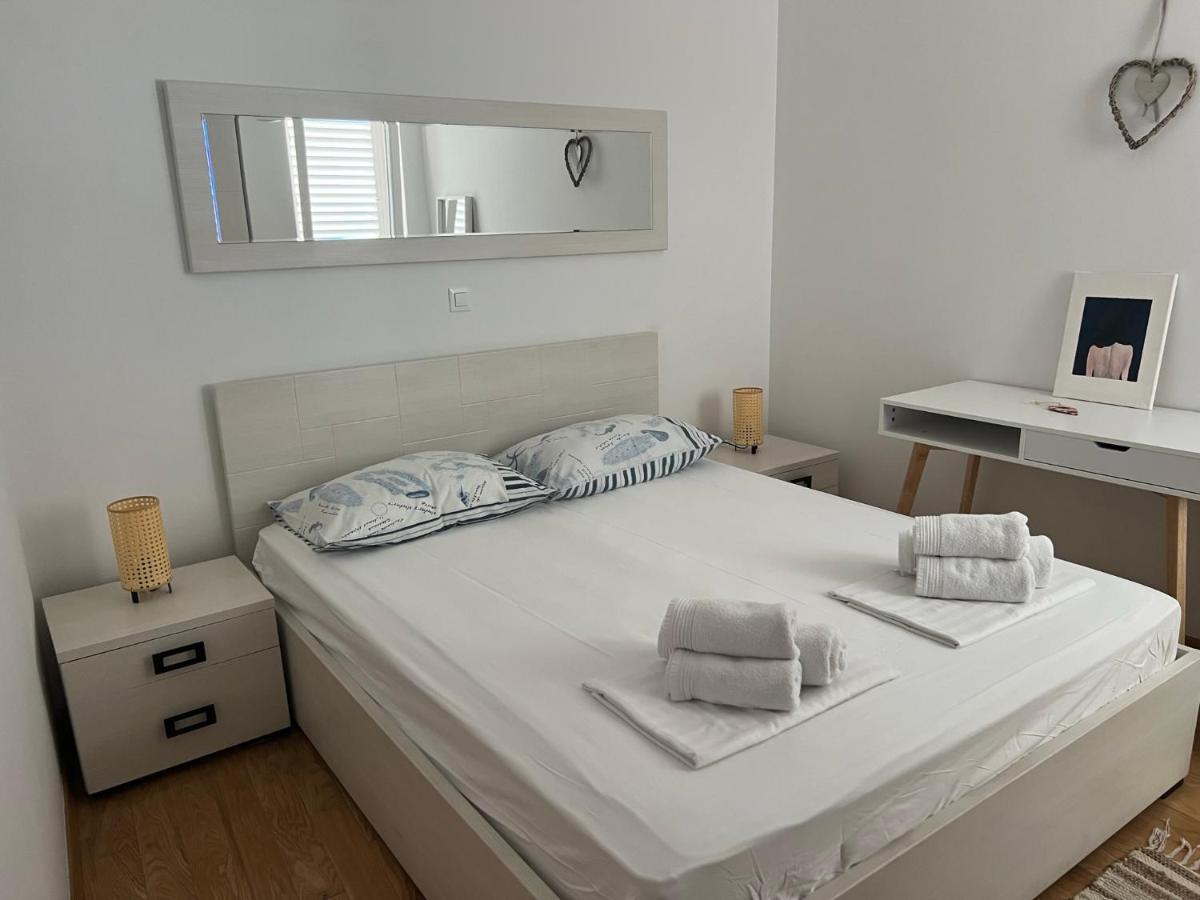 Apartment Lucija - Cozy Flat In The City Center With A Sea View & Parking Makarska Extérieur photo