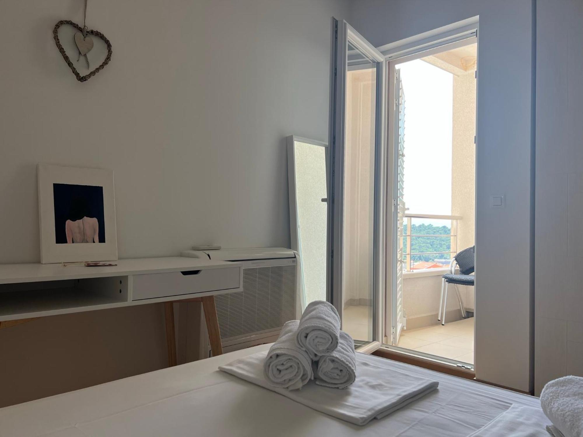 Apartment Lucija - Cozy Flat In The City Center With A Sea View & Parking Makarska Extérieur photo