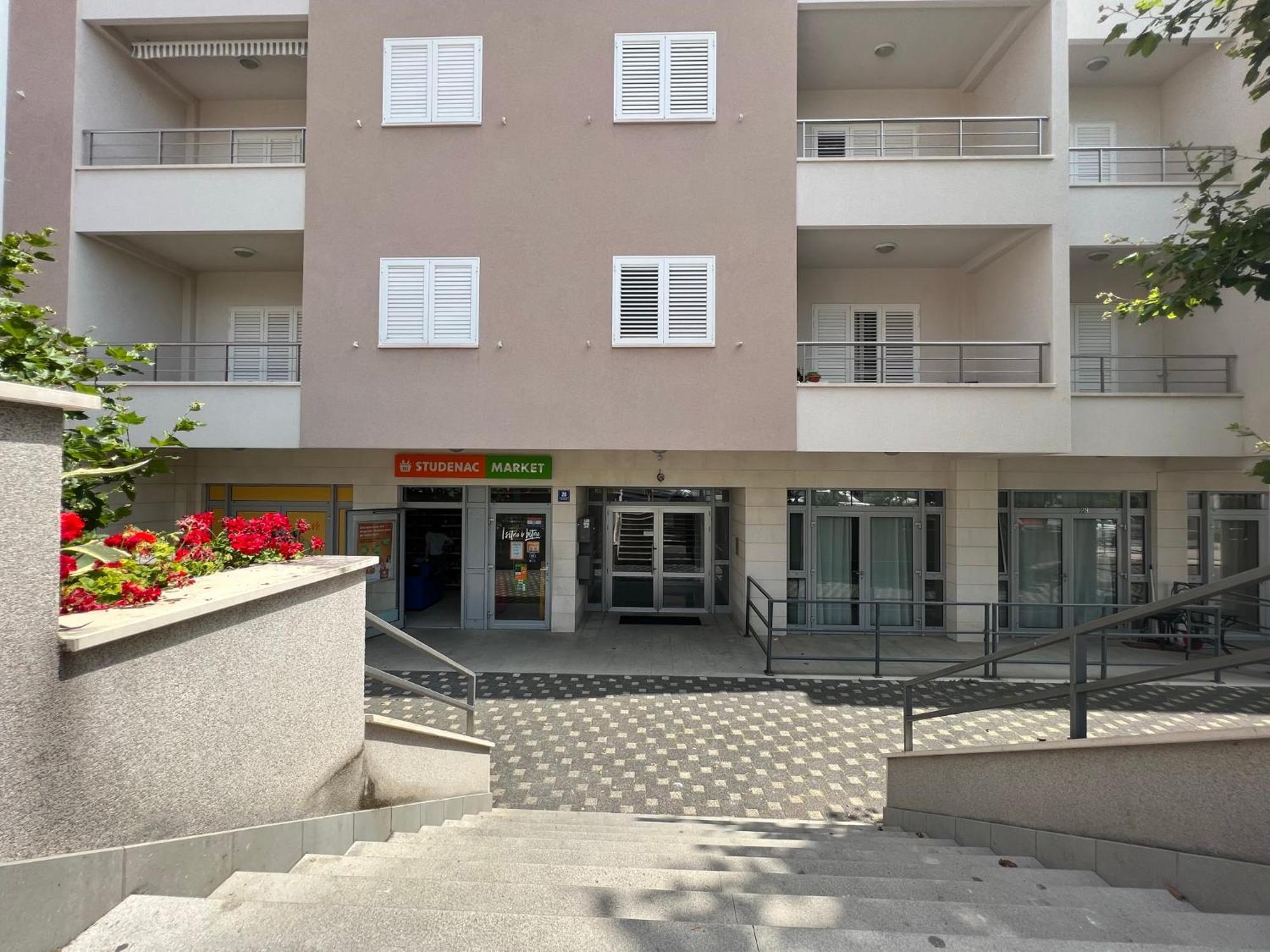 Apartment Lucija - Cozy Flat In The City Center With A Sea View & Parking Makarska Extérieur photo